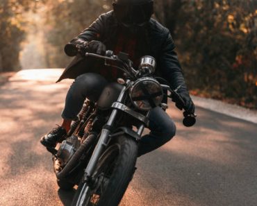 Quels sont les accessoires moto indispensables pour motards ?