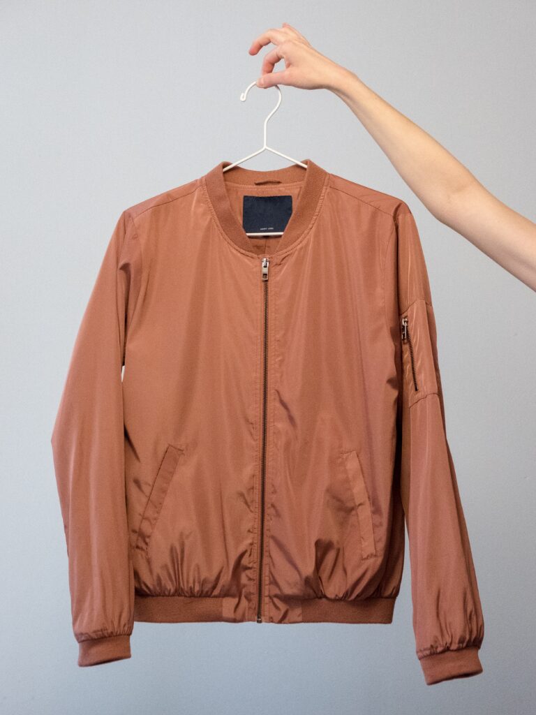 Patère et portemanteau : comprendre les différences