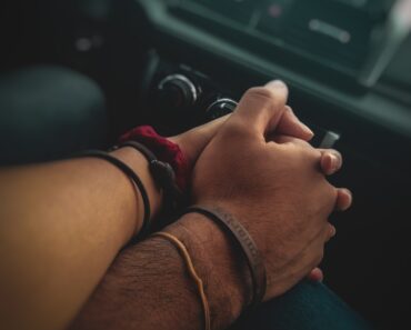 Les Bracelets Aimantés pour Couples : Un Symbole d’Amour et Connexion Unique