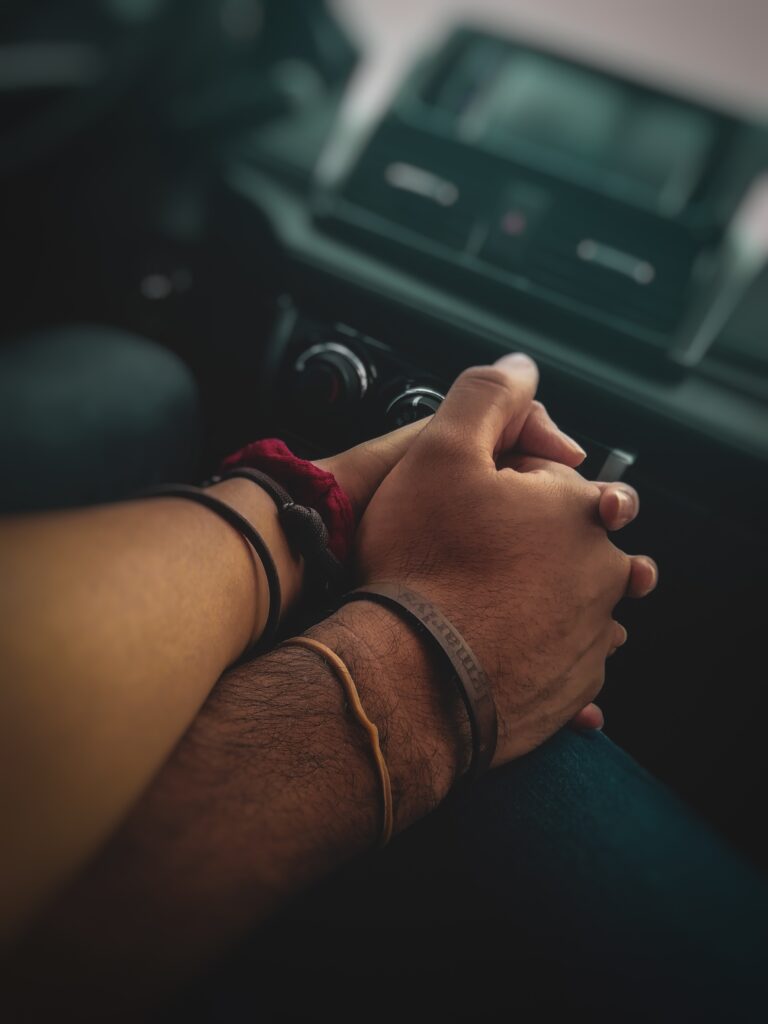 Les Bracelets Aimantés pour Couples : Un Symbole d&rsquo;Amour et Connexion Unique